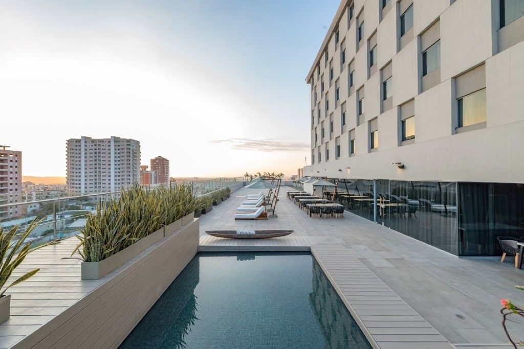 Movich Buro 51 Hotel Barranquilla  Exterior photo The rooftop pool at the hotel